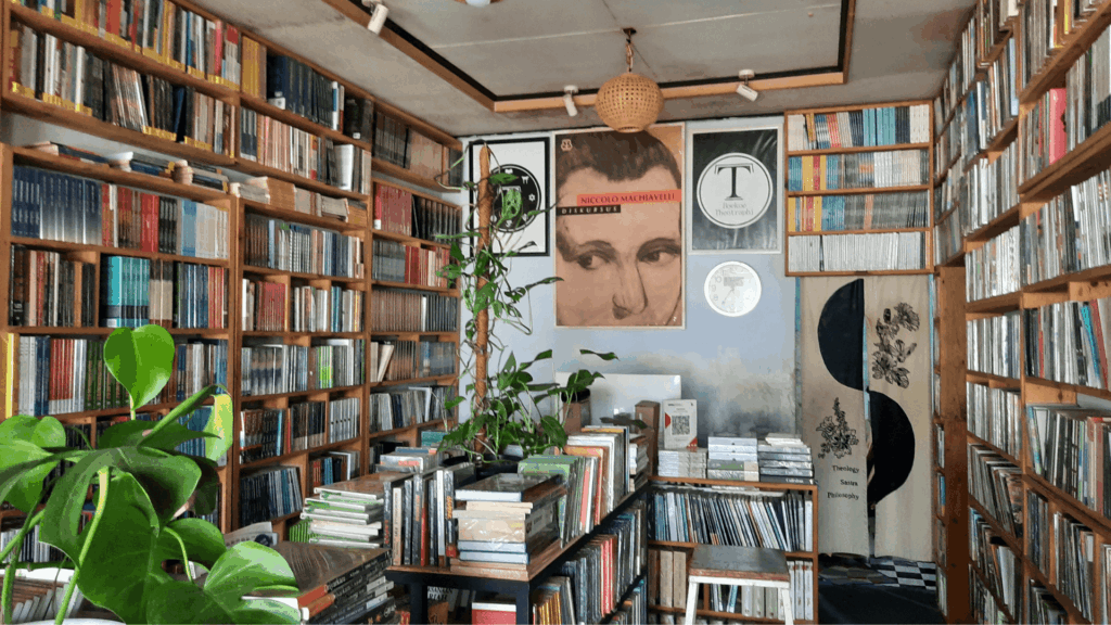 書店は「親切な本」であふれている